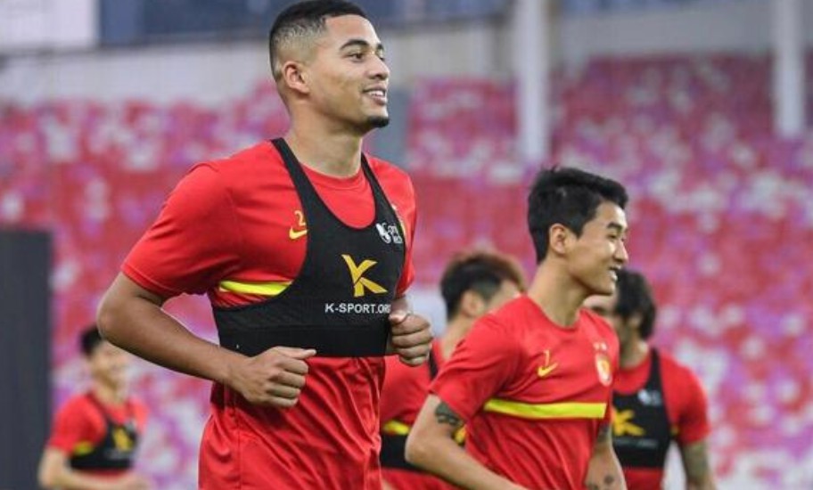  奥格斯堡定位球战术屡建奇功斩获一分贵